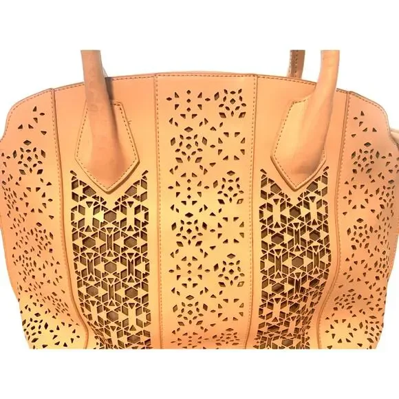 DANIELLE NICOLE PERFORATED FAUX LEATHER TOTE PINK BLUSH SPRINGTIME - Picture 2 of 8